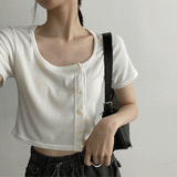 ロレーヌボタンクロップドショートスリーブTシャツ / Lorraine button cropped short sleeve T-shirt