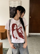 ハギングキャットプリントセミクロップド半袖Tシャツ / Hugging Cat Print Semi-cropped Short Sleeve T-shirt