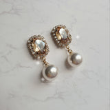 Elegant Oval Crystal and Pearl Piercing - Golden Shadow (ITZY Chaeryeong Piercing)