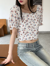 ダブフラワーパターンシャーリングスクエアネッククロップド半袖ブラウス / Dove flower-patterned shirring square neck cropped short-sleeved blouse
