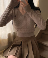 [Belied made] More twisted V-neck embroidery long-sleeved knit