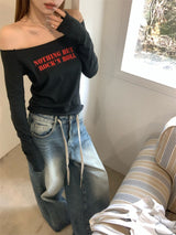 レッドレタリングオフショルダーTシャツ