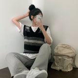 ユニセックスVネックルーズニットベスト