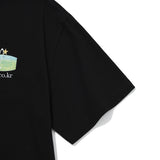 UNI YOUTHHOSTEL GRAPHIC T-SHIRT [BLACK]