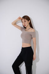 プレーン オフショルダー クロップ Tシャツ / TOP(9393) Plain Off Shoulder Crop Tee