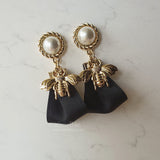 クラシックビーアンドリボンピアス / Classic Bee and Ribbon Piercing - Black