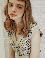 GRANNY SQUARE V-NECK CROP VEST  SAND BEIGE (6691440001142)