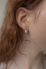 カラーポイントミニカーブピアス/Color point mini curve 'silver' earring (4colors)