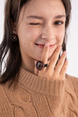 シグネイチャーボタンウィズニットリング/Merry,Motive signature button with knit ring (Wine)