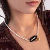 ロゴバーアンドユニークラインチェーンパールネックレス/Logo bar and unique line chain pearl necklace