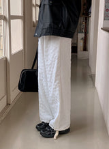 フラワーエンボスストリングワイドジョガーパンツ