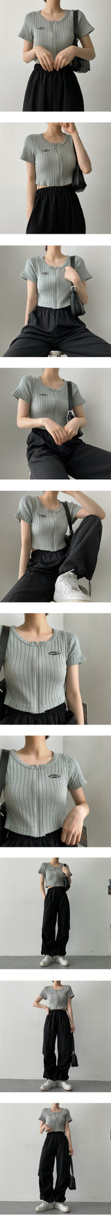 ピーチリブドエンブロイダリーラウンドショートクロップドジップアップ / Peach's Ribbed Embroidery Round Short-Sleeved Cropped Zip-up