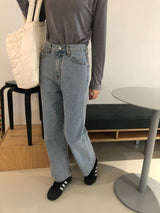 ミュートストレートデニム