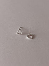 [92.5silver] line heart earrings