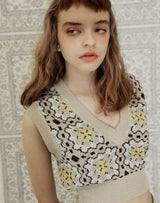 GRANNY SQUARE V-NECK CROP VEST  SAND BEIGE (6691440001142)