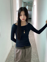 デリアシースルーバックストラップロングスリーブTシャツ