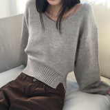 Bien off-shoulder two-way button slit V-neck long sleeve knit
