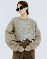 オーバーステンシルタイポクロップスウェットシャツ/OVER STENCIL TYPO CROP SWEATSHIRT-KHAKI