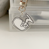 ベリーアングリーキャットルッキングインザミラー キーリング / Very angry cat looking in the mirror Key Ring