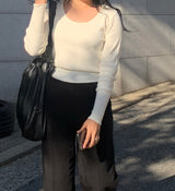 クリームベージュUネックロングスリーブニットウェア