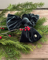 Vintage Mood Cameo Velvet Ruffle Scrunchie[Deep Green] 