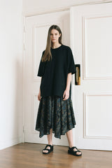 "PRE-ORDER 4/16~"  WOOD-CUT UNBALANCE FLARE SKIRT (Black) (6546130174070)