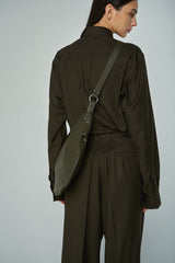 Hバックルソフトレザーダンプリングバッグ / H-Buckle Soft Leather Dumpling Bag (khaki)