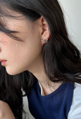 リボンタイピアス