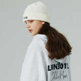 シグネチャーレタリングビーニー/SIGNATURE LETTERING BEANIE-WHITE