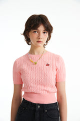 スモールチェリーケーブルクロップ丈のショットスリーブニット／SMALL CHERRY CABLE CROP SHORT SLEEVE KNIT [SALMON PINK]
