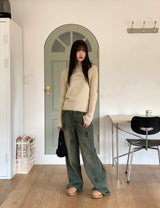 Pale hip lettering washed wide denim pants