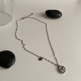 ダブルバタフライヘキサゴンネックレス/nvv Double Butterfly Hexagon Necklace