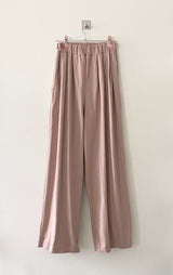 Favor two tuck pants 