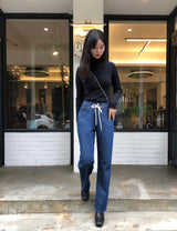 セミワイドフィットストリングポイントダークデニムパンツ/JEON SO MIN SEMI-WIDE FIT STRING POINT DARK DENIM PANTS [17708]