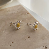 デイジーパステルフラワーポイントシンプルピアス / deii Silver 925 Daisy Pastel Flower Point Simple Earrings
