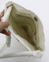 バイテンナイロンスナップボタンVロゴクロスバッグ/Byten Nylon Snap Button V Logo Crossbody Bag