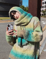 カラフルグラデーションフードニット