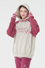 レタリンググラフィックチェリーフーディー／LATTERING GRAPHIC CHERRY HOODIE [OATMEAL]