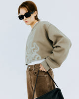 オーバーステンシルタイポクロップスウェットシャツ/OVER STENCIL TYPO CROP SWEATSHIRT-KHAKI