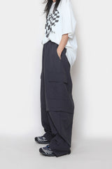 バックジッパーナイロンカーゴパンツ