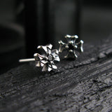 シャイニークロスS1ブラックスピネルシルバースタッズイヤリング / Shiny Cross-S1 Black Spinel silver stud earring (4595395100790)