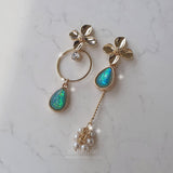 ゴールドフラワーズアンドコーラルブルーティアドロップピアス / Gold Flowers and Coral Blue Teardrops Piercing