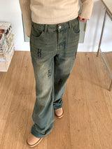 Pale hip lettering washed wide denim pants