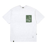 23 ペイズリーポケットオーバーサイズTシャツ / 23 PAISLEY POCKET OVERSIZED T-SHIRTS WHITE / WHITE MELANGE / BLACK / KHAKI