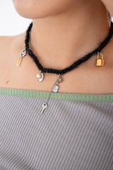 ウールニットユニークオブジェクトネックレス/Wool black knit with unique objects necklace