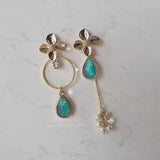 ゴールドフラワーズアンドコーラルブルーティアドロップピアス / Gold Flowers and Coral Blue Teardrops Piercing