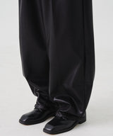 COATED OVERSIZED WIDE PANTS (BLACK)