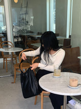 クリームベージュUネックロングスリーブニットウェア
