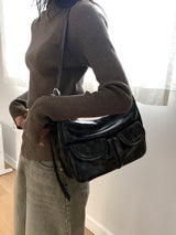 Unbarred two-pocket vintage washed leather shoulder bag