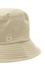 シグネチャーロゴバケットハット / SIGNATURE LOGO BUCKET HAT BEIGE